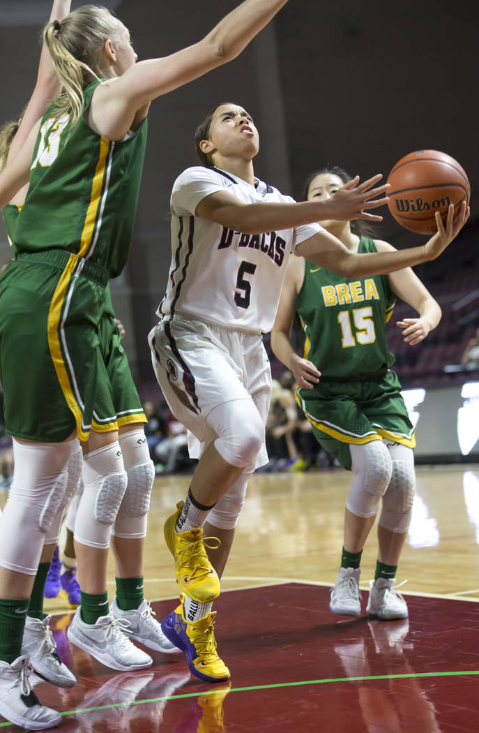 Desert Oasis’ Eliyjah Pricebrooks (5) goes up for a shot through Brea Olinda’s C ...