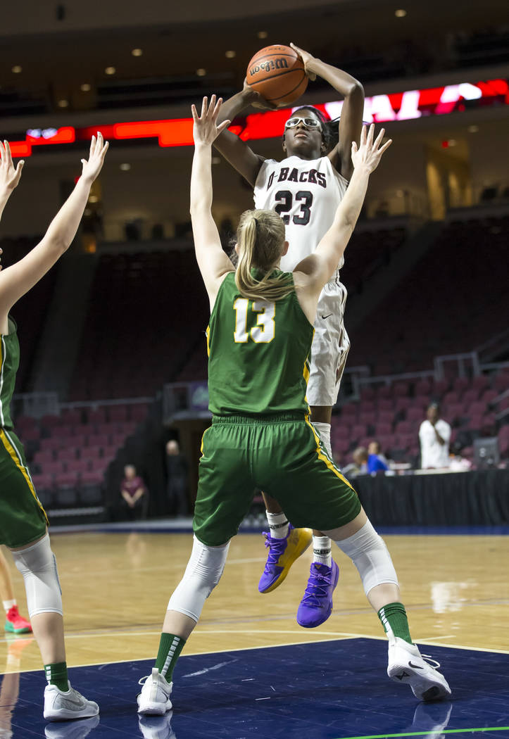 Desert Oasis’ Desi-rae Young (23) shoots over Brea Olinda’s Casey Fust (13) duri ...