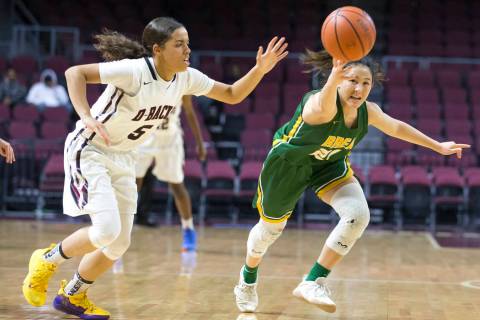 Desert Oasis’ Eliyjah Pricebrooks (5) and Brea Olinda’s Rilee Price (21) scrambl ...