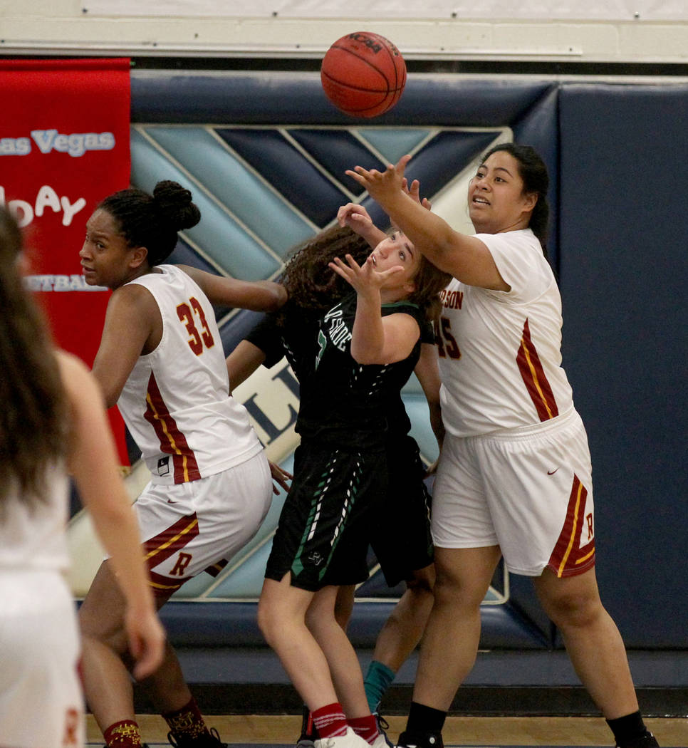 Palo Verde guard Jenna Kempf (3) goes for a loose ball between Thomas Jefferson (Wash.) forw ...