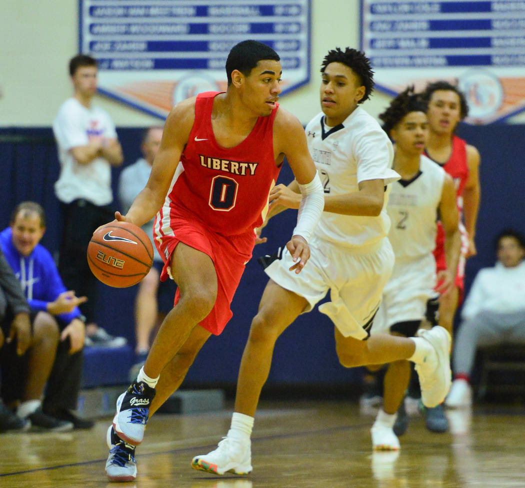 Liberty’s Julian Strawther (0) dribbles the ball down the court during the second quar ...