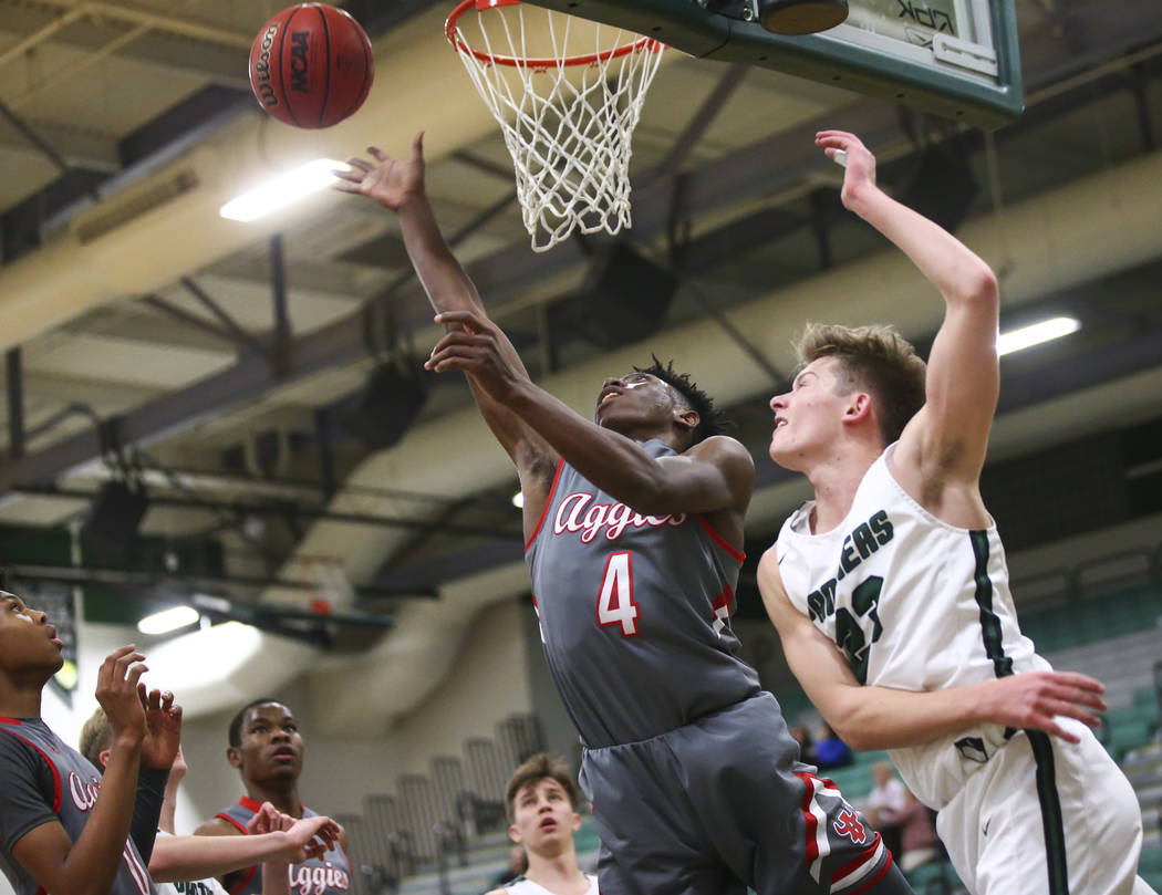 Arbor View’s Tyre Williams (4) shoots past Palo Verde’s Kade Madsen (23) during ...