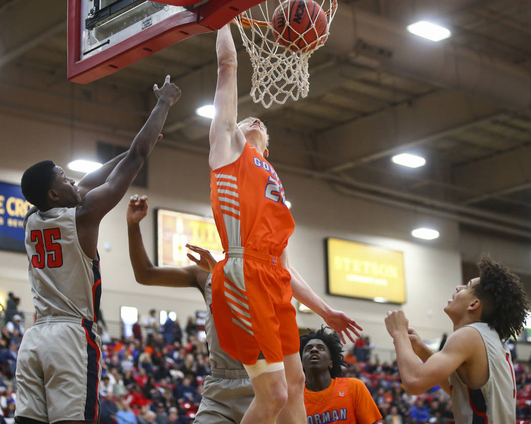 Bishop Gorman’s Noah Taitz dunks in front of Findlay Prep’s Alex Tchikou (35) du ...