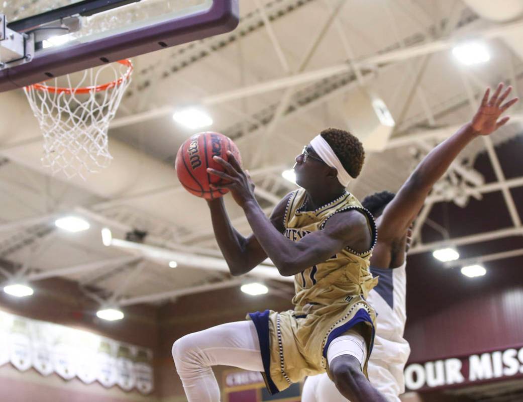 Cheyenne’s Tommie Lindsey (11) goes to the basket during the second half of a basketba ...