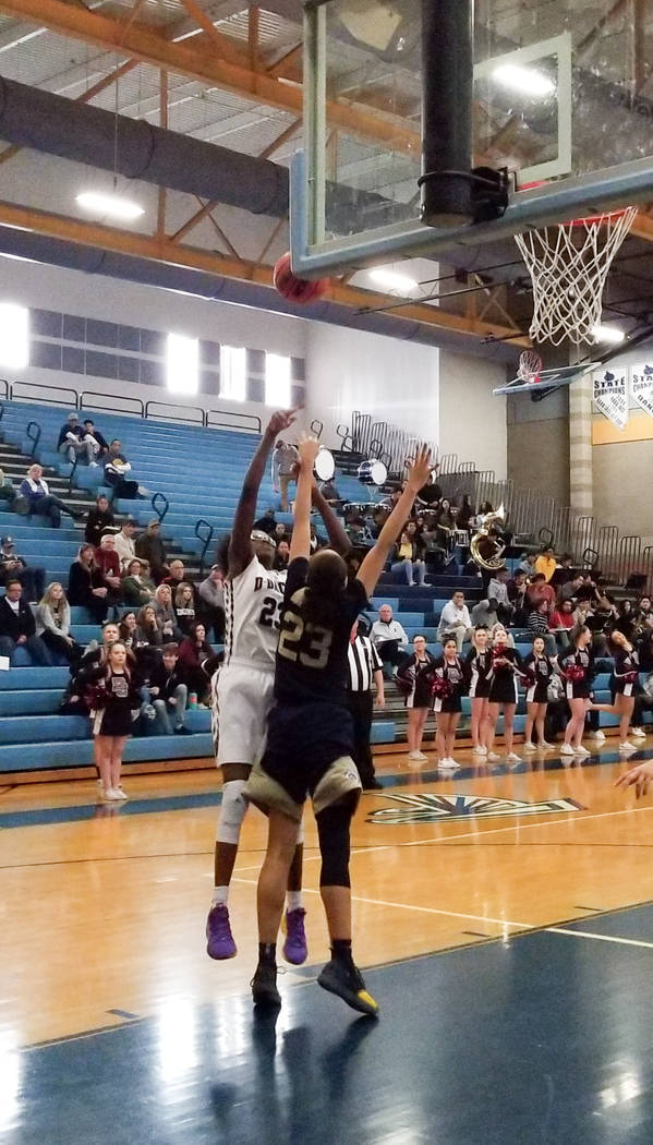 Desert Oasis’ Desi-Rae Young shoots over Spring Valley’s Alexus Quaadman during ...