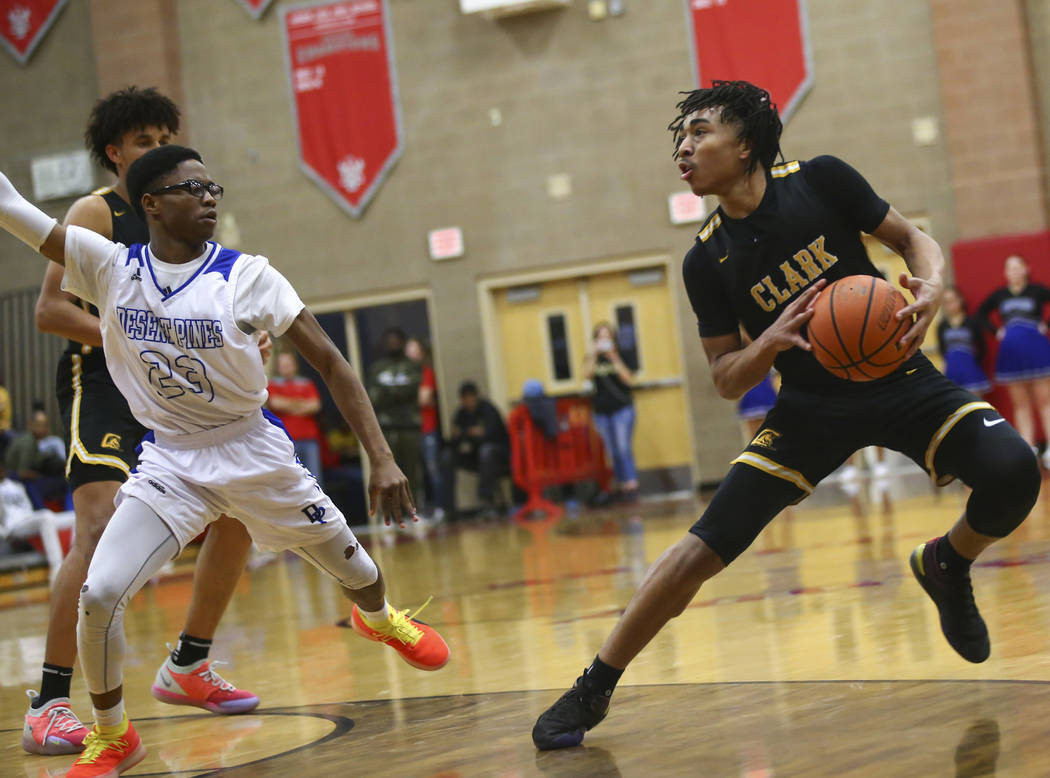 Clark’s Frankie Collins (1) moves the ball around Desert Pines’ LaRonte Dorsey ( ...