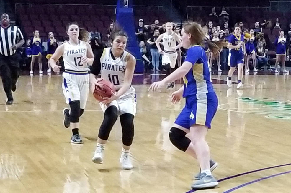 Moapa Valley’s Peyton Schraft brings the ball down the floor against Lowry’s Sie ...