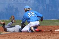 Centennial’s shortstop Rene Almarez (22) tags Liberty’s Chase Galleps at second ...