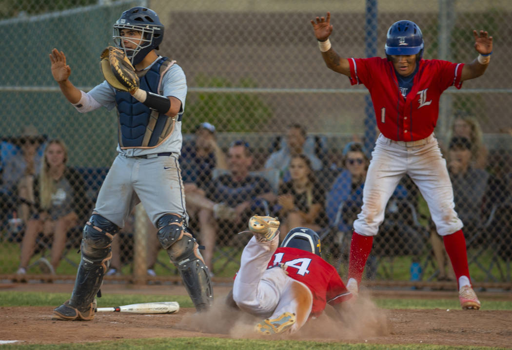 Spring Valley catcher Ryan Steinhauer (24) waits for a late throw as Liberty’s Ryan To ...