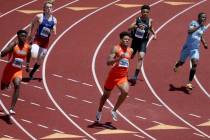 Rome Odunze Bishop Gorman, center, on his way to winning 200 meters with a time of 21.25 sec ...