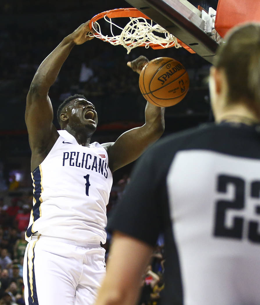 New Orleans Pelicans' Zion Williamson (1) dunks against the New York Knicks during the first ha ...