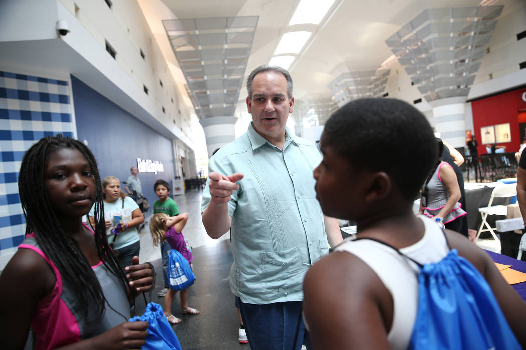 Markeisha Walker, left, 10, and her brother Jacory Watkins, 13, of Las Vegas, listen to CCSD Su ...