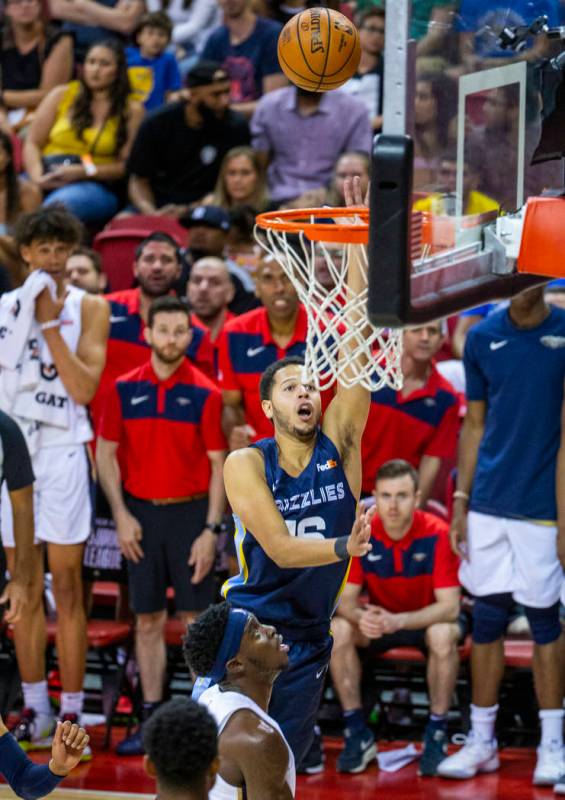 Memphis Grizzlies guard Tyler Harvey lays in a shot over the New Orleans Pelicans during the se ...