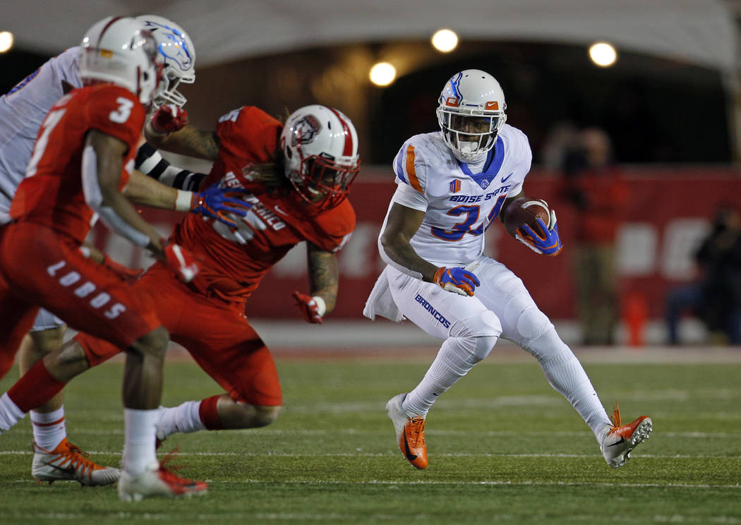 Boise State running back Robert Mahone (34) runs for yardage during the second half of an NCAA ...