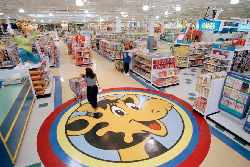 Toys R Us plans a small comeback with 2 stores this year Las Vegas
