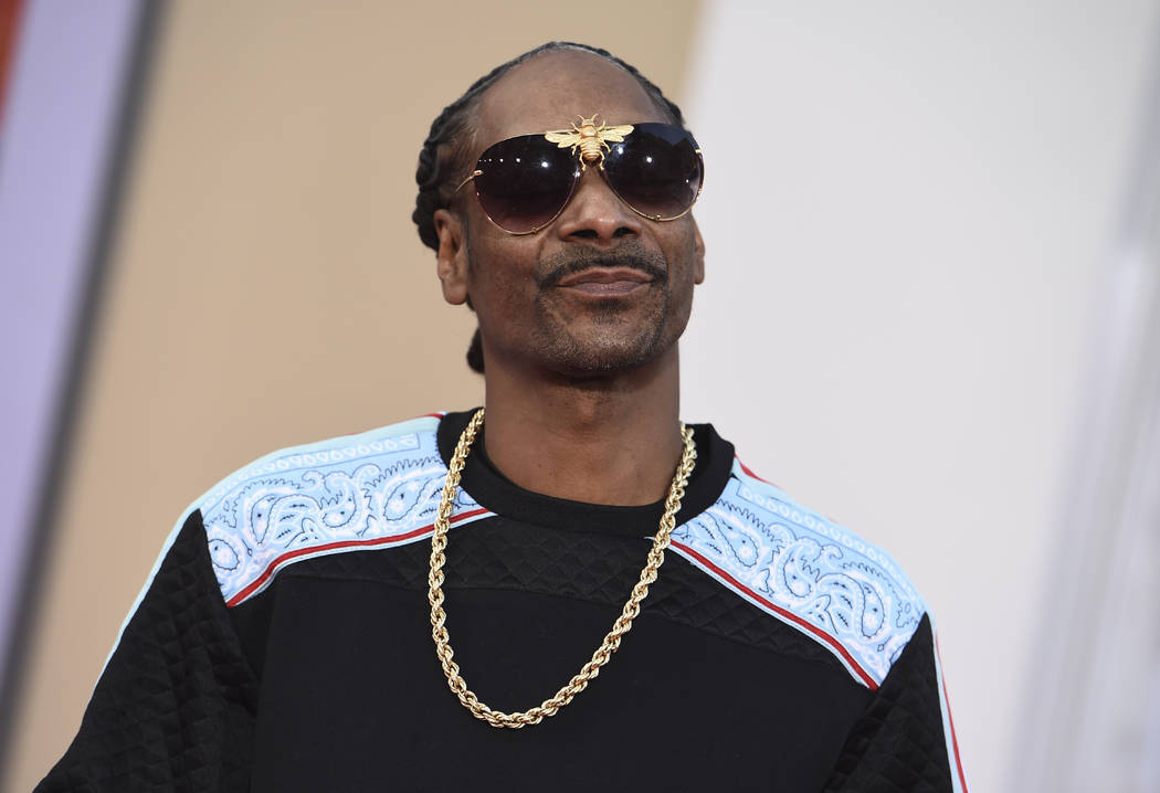 Snoop Dogg arrives at the Los Angeles premiere of "Once Upon a Time in Hollywood" at ...