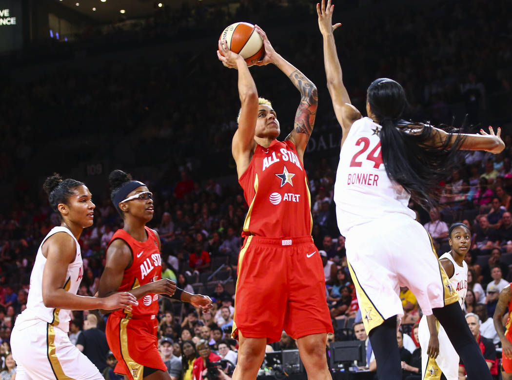 Indiana Fever's Candice Dupree shoots over Phoenix Mercury's DeWanna Bonner during the second h ...