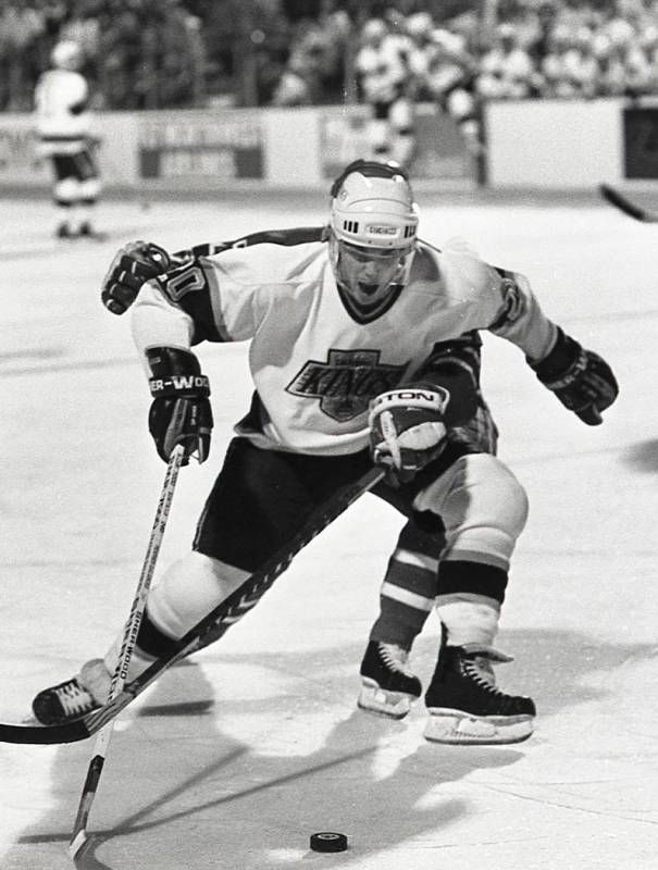 Vegas outdoor NHL game remembered for melted ice, insects, Ron Kantowski, Sports