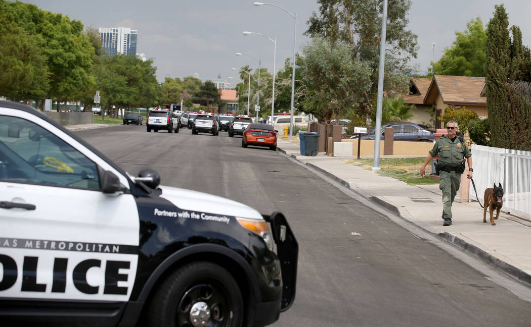 Las Vegas police search for a suspect in stabbing at West Flamingo Park near South Jones Boulev ...