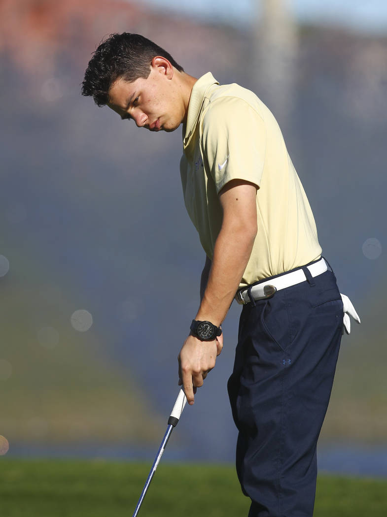 Foothill sophomore Noah MacFawn goes through drills during practice at Chimera Golf Club in ...