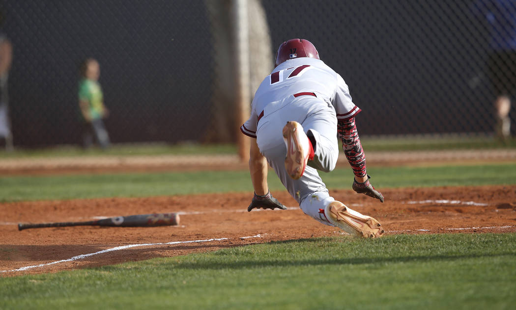 Desert Oasis’s Ty Spiegel (17) scores a run during the fifth inning of a high school b ...