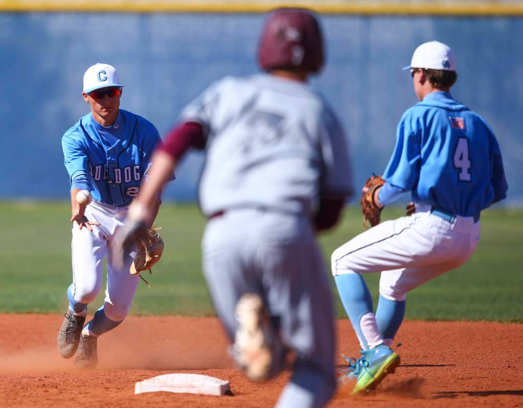 Centennial’s Nik Dobar (2) throws to Kian Wilbur (4) to get out Cimarron-Memorial&#821 ...