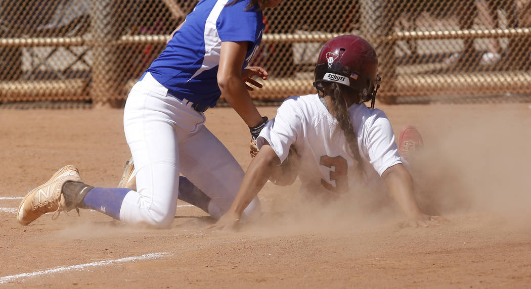 Desert Oasis’s Izriah Hodson (3) is tagged out during a high school softball game at M ...