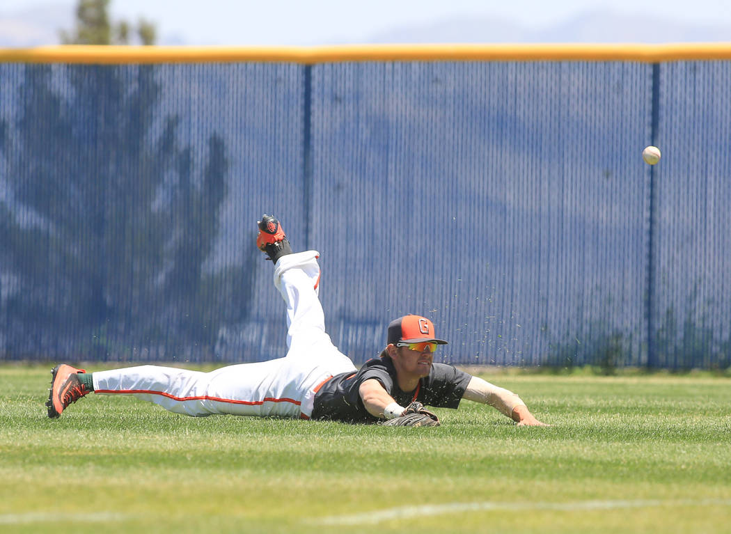 Bishop Gorman right fielder Braxton Wehrle (22) dives for, and misses, a line drive during t ...