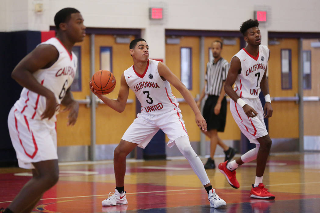 Liberty sophomore and California United player Julian Strawther (3) prepares to make a pass ...