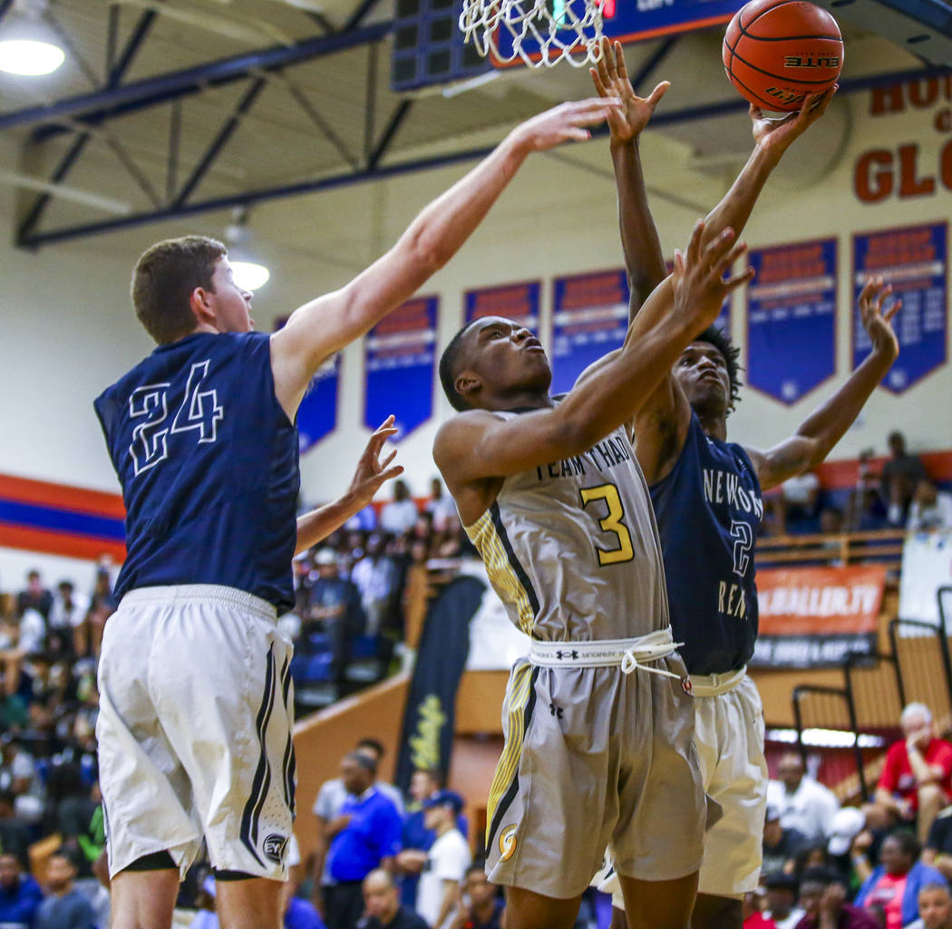 Team Thad’s Tavin Lovan attempts a layup against New York defenders Sloan Seymour, lef ...