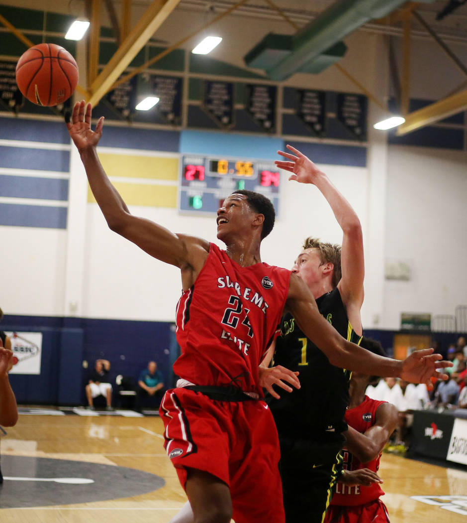 California Supreme’s Shareef O’Neal, 24, left, and Las Vegas Prospects’ Mo ...