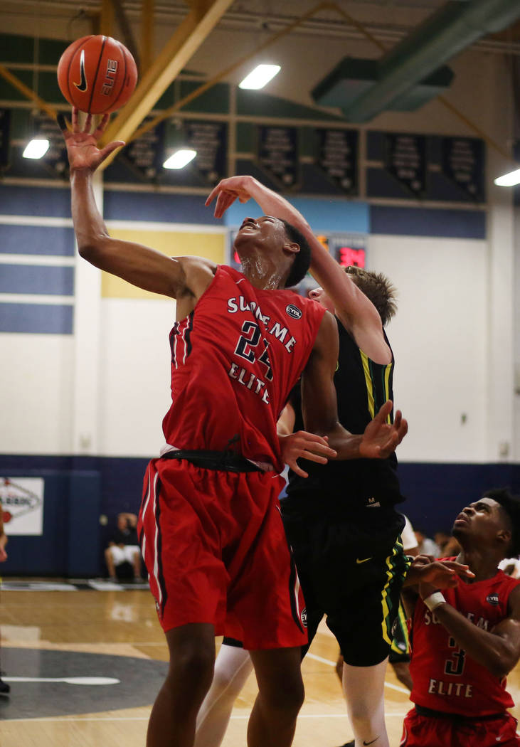 California Supreme’s Shareef O’Neal, 24, left, and Las Vegas Prospects’ Mo ...