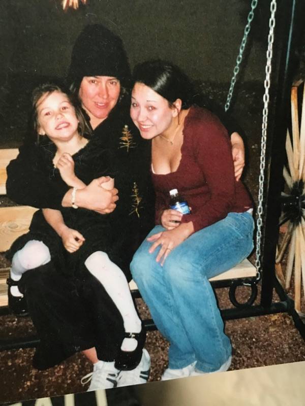 Haylei Hughes and her sister, Alexis Bisplinghoff, with their mother, Ashley Hughes, who die ...