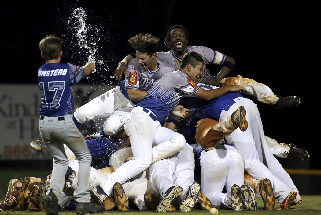 Players from Henderson, Nev., celebrate on after their 2-1 win over Omaha, Neb., for the 201 ...