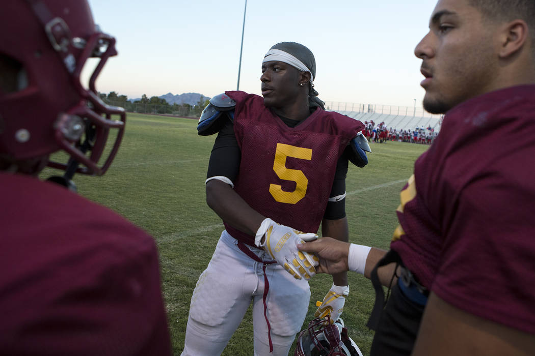 Del Sol senior Taariq Flowers, center, shakes hands with teammates during a three-team scrim ...