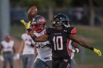 Las Vegas High School Wildcats running back Elijah Hicks (10) prepares for the catch as Arbo ...