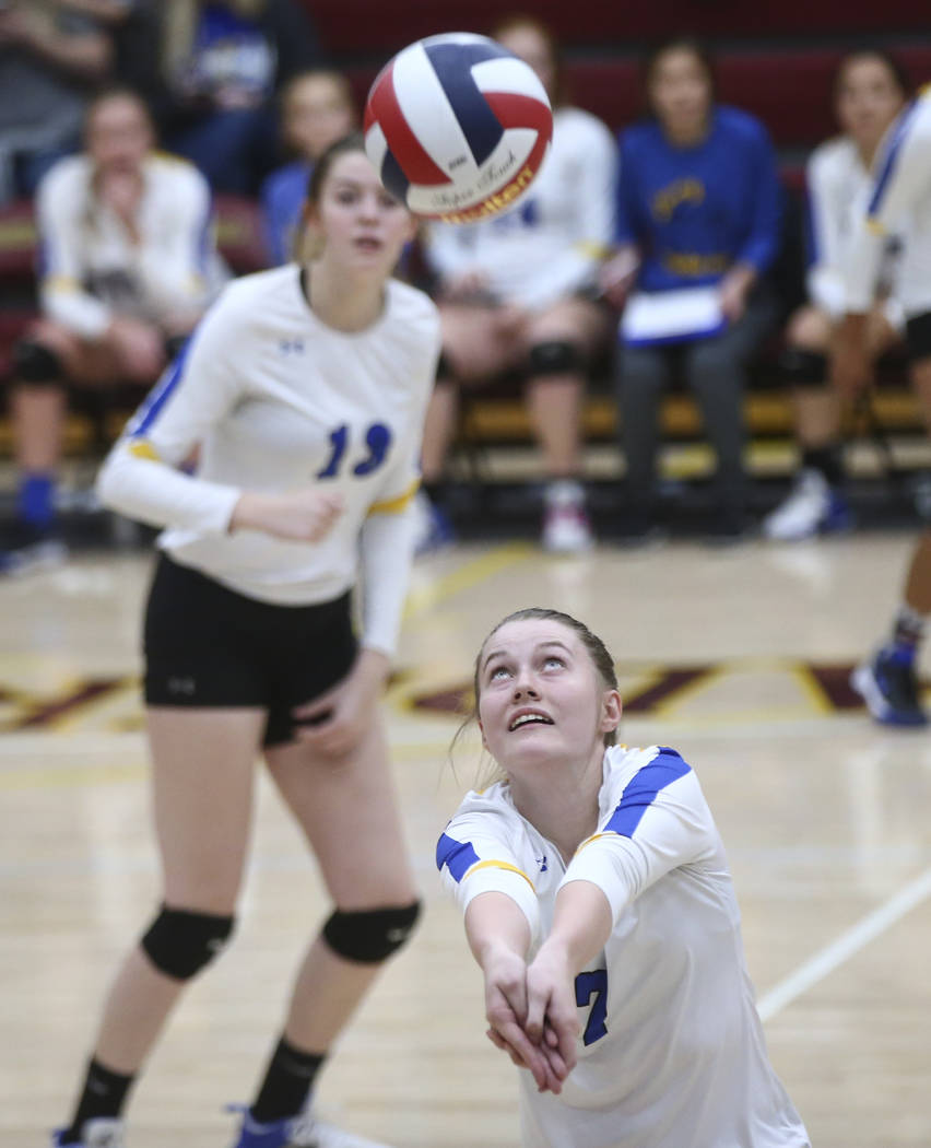 Lowry’s Jadyn Eastman (7) goes for the ball while playing Moapa Valley during the Clas ...