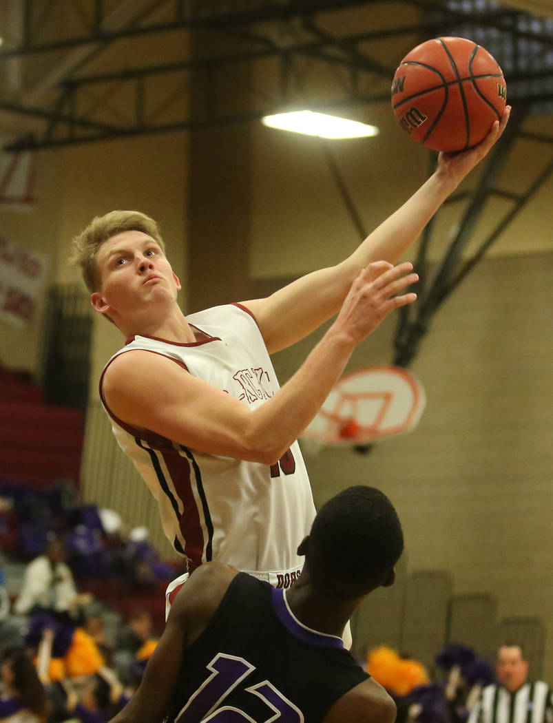 Durango player LeAndre McIntyre (12) attempts to block Desert Oasis player Jacob Heese (15) ...