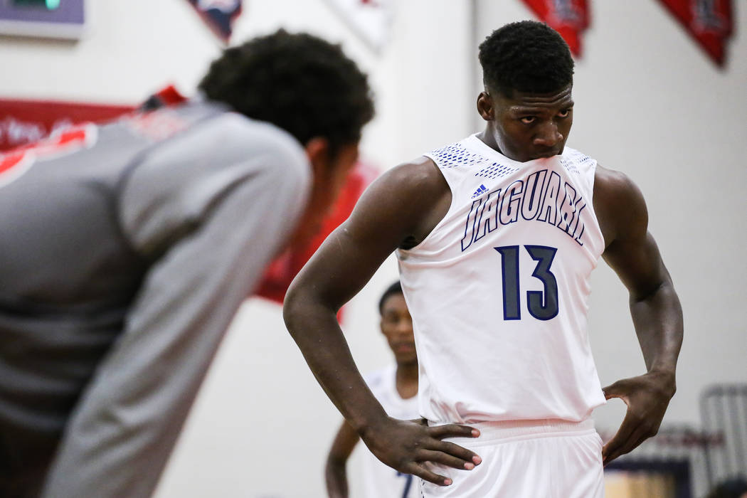 Desert Pines’s Darnell Washington (13) bites his jersey before a free-throw shot durin ...