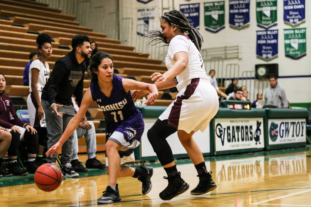 Spanish Springs’ Naelia Pinedo (11) dribbles the ball as she is guarded by Cimarron-Me ...