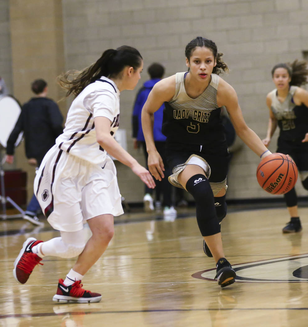 Spring Valley’s Essence Booker (3) moves the ball past Desert Oasis’ Brianna Cla ...