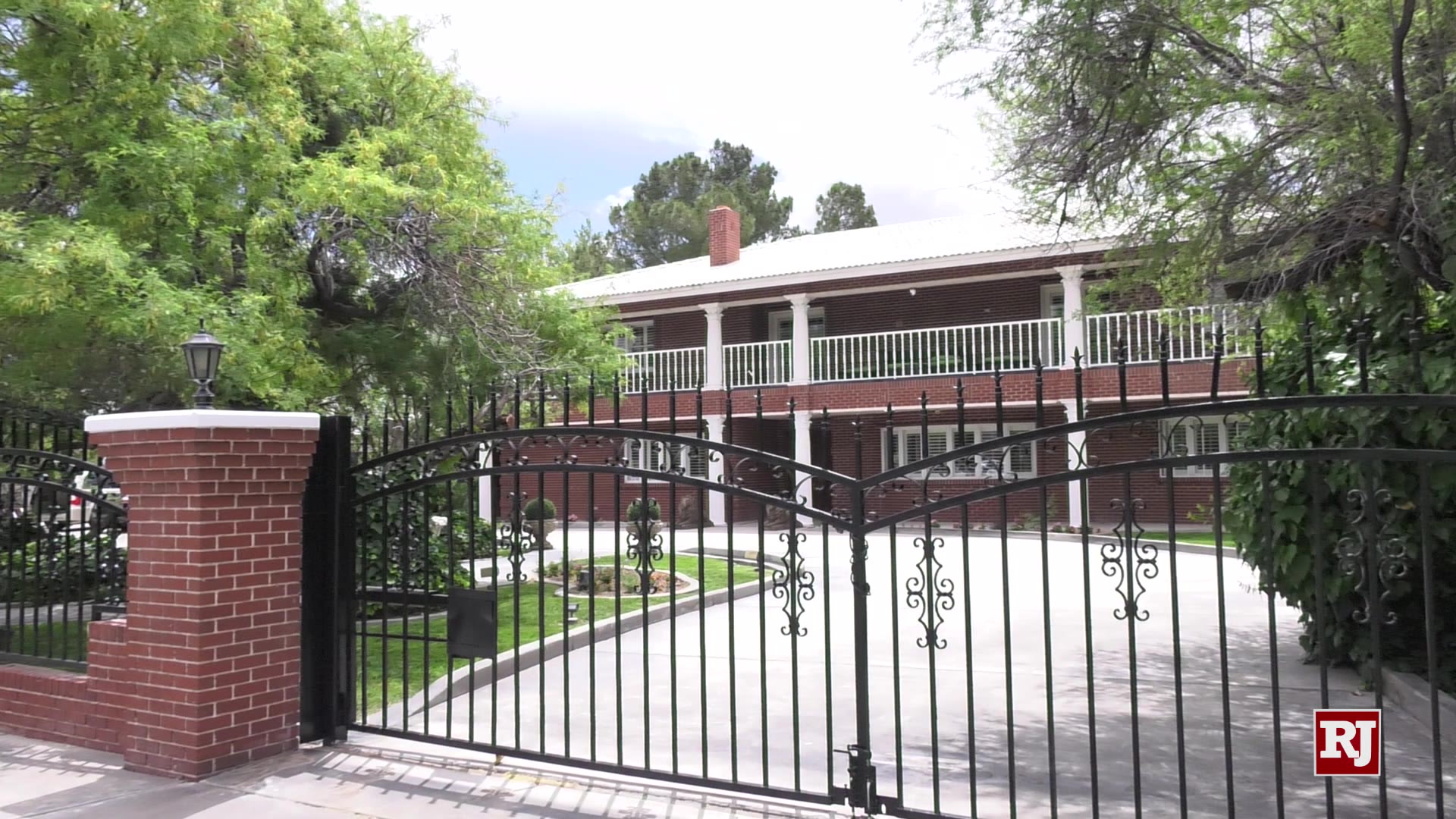 Jerry Lewis’ Las Vegas home remains on market for 1.6M Kats