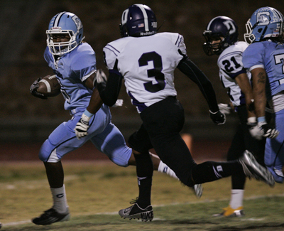 CenPREPFOOTBALL_110212DC_002