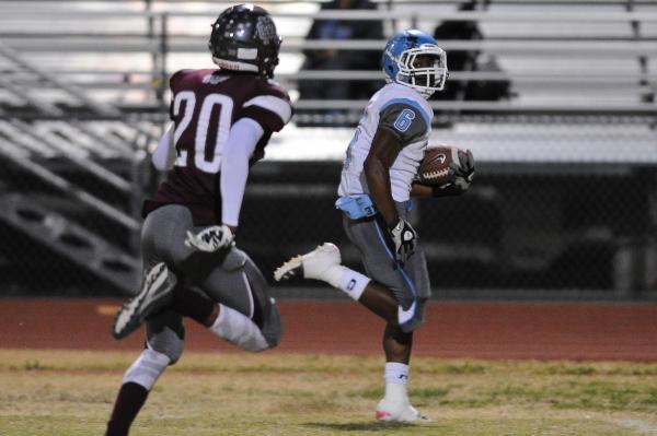 Centennial’s Lantz Worthington (6) races past Cimarron defender Savigon McIver (20) fo ...