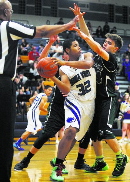 Sierra Vista’s Dominique Marcy (32) looks to pass around Palo Verde’s Travis Gon ...