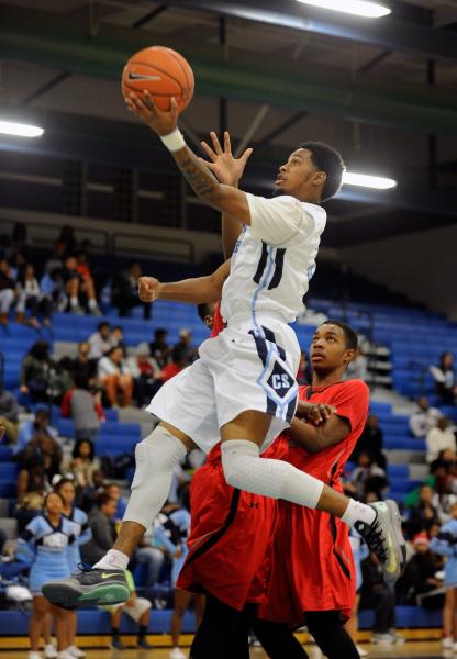 Canyon Springs’ Shaquile Carr drives past Las Vegas’ Tyshon Raybon and Patrick S ...