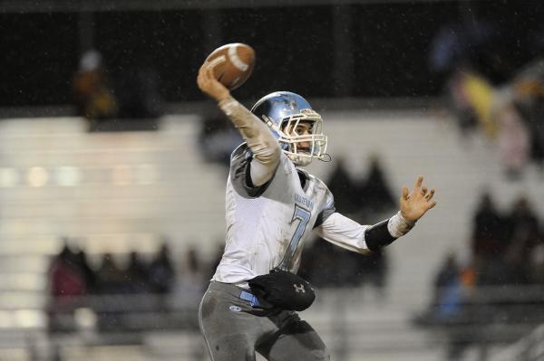 Centennial’s Coll Thomson throws a pass.