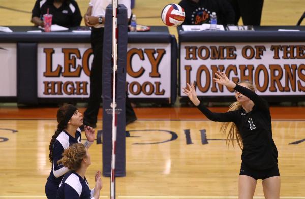 Palo Verde’s Stephanie Herman (1) attacks against Centennial during the semifinals of ...