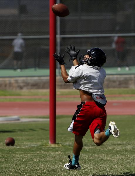 Las Vegas running back Andrew Moreland hauls in a pass at practice on Tuesday.