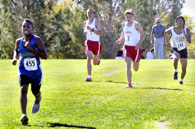 STEVE ANDRASCIK/LAS VEGAS REVIEW-JOURNAL Spring Valley High School runner Denzel DeCaires (4 ...